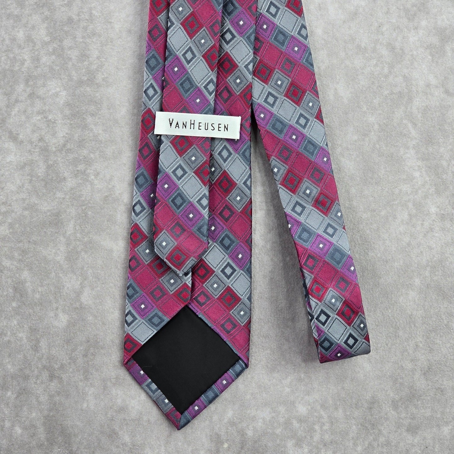 Van Heusen Gray Pink Geometric Diamond 100% Silk Executive Men's Neck Tie NWOT