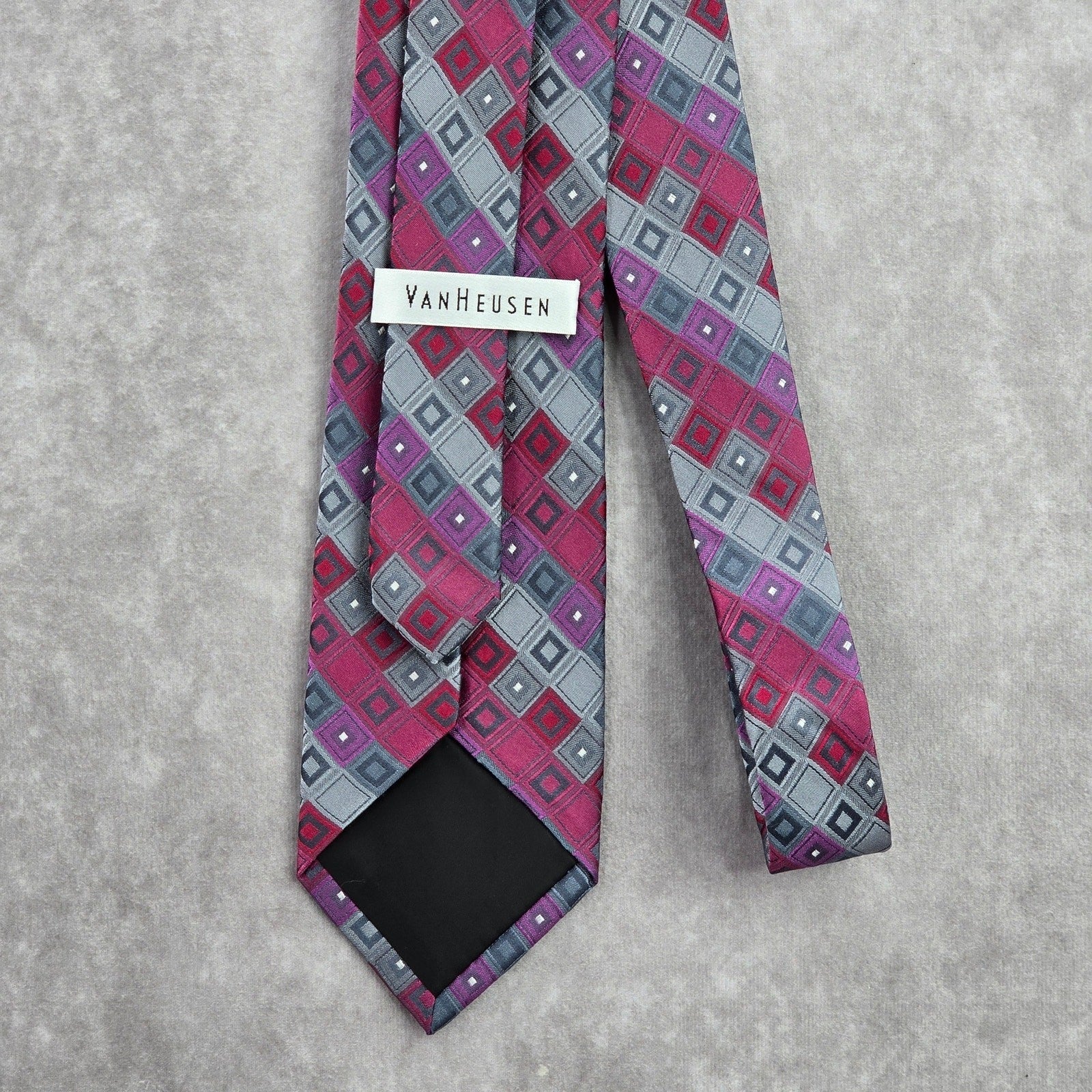 Van Heusen Gray Pink Geometric Diamond 100% Silk Executive Men's Neck Tie NWOT