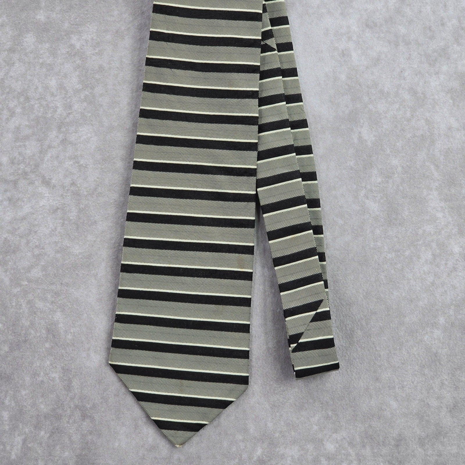 Donna Karan Black Gray Silver Stripe Executive Silk Italy Men's Neck Tie