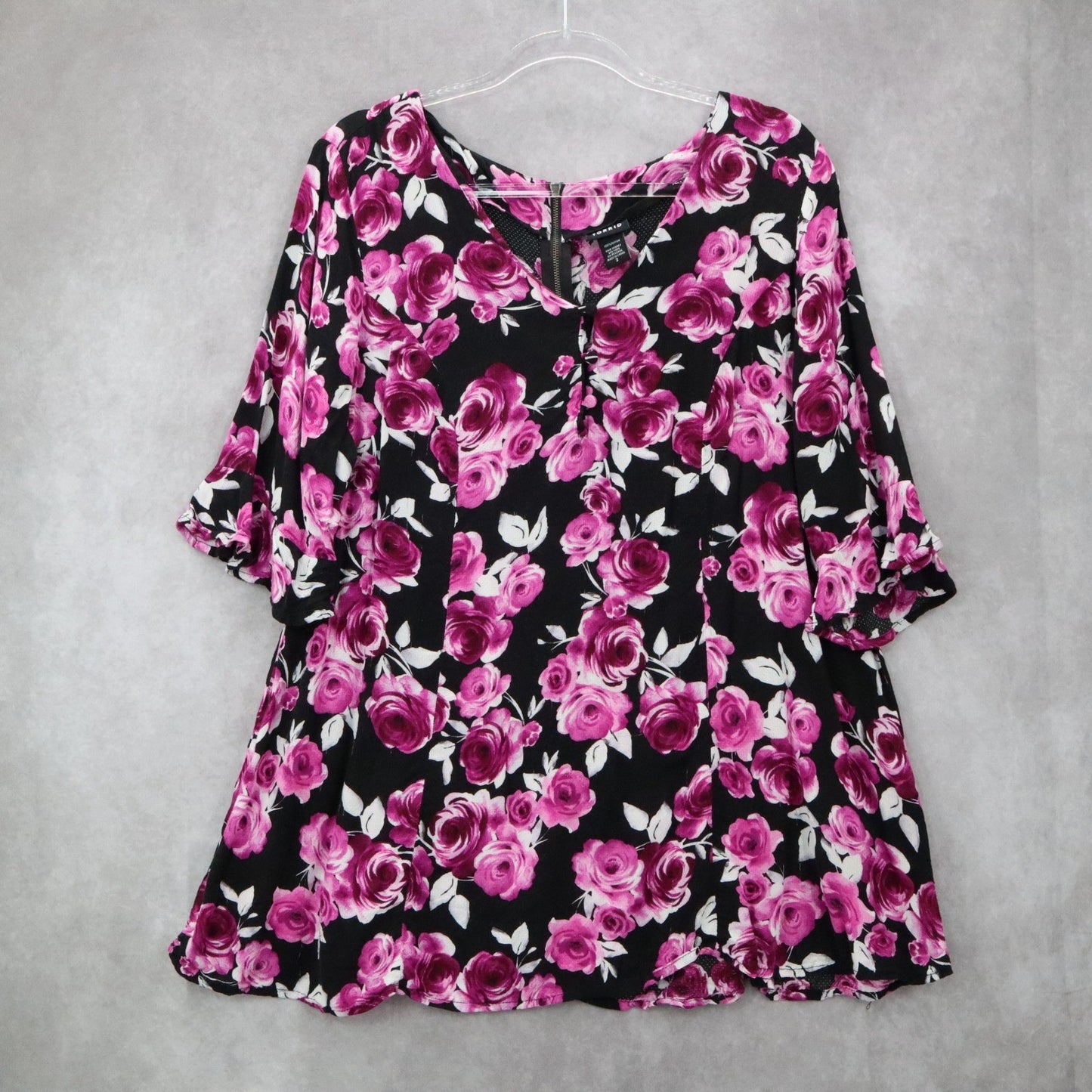 Torrid Floral Blouse 3/4 Sleeve V-Neck Tunic Top Black Pink Rose Print Flowy 2