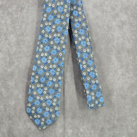 Nautica Blue Gray White Floral 100% Polyester Executive Men's Neck Tie