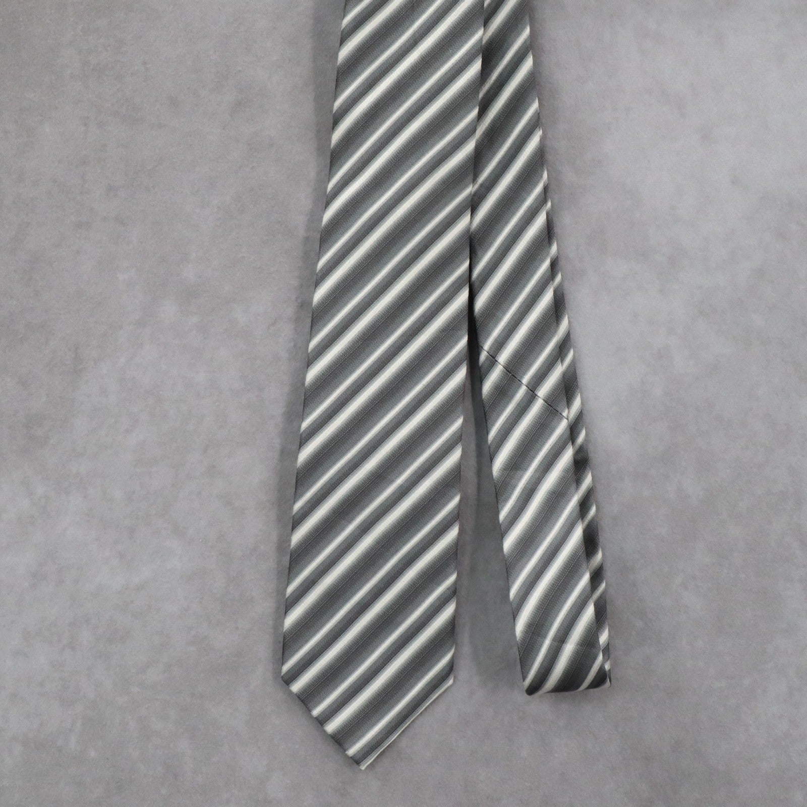 Bugatchi Uomo Gray Stripe Executive Formal Business Silk Classic Men's Neck Tie