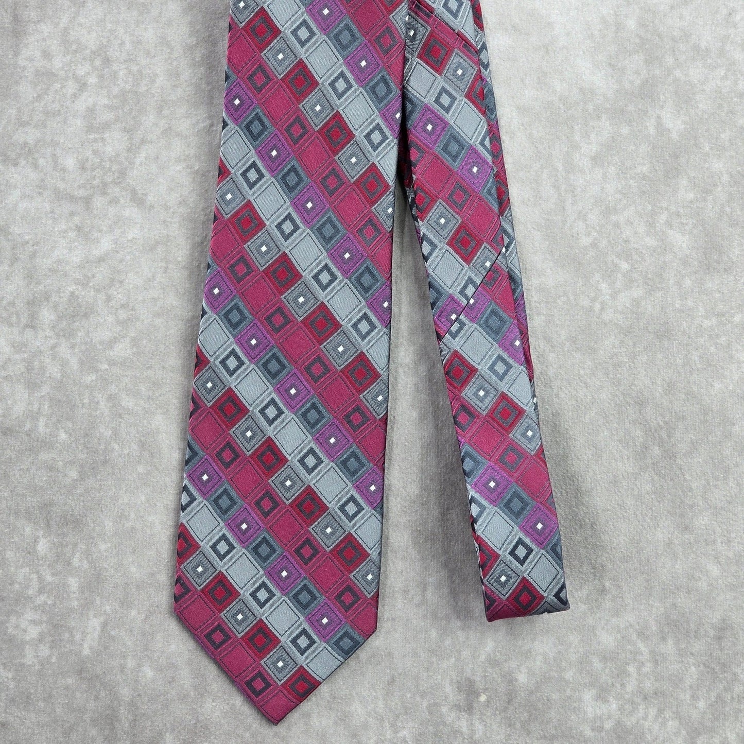 Van Heusen Gray Pink Geometric Diamond 100% Silk Executive Men's Neck Tie NWOT