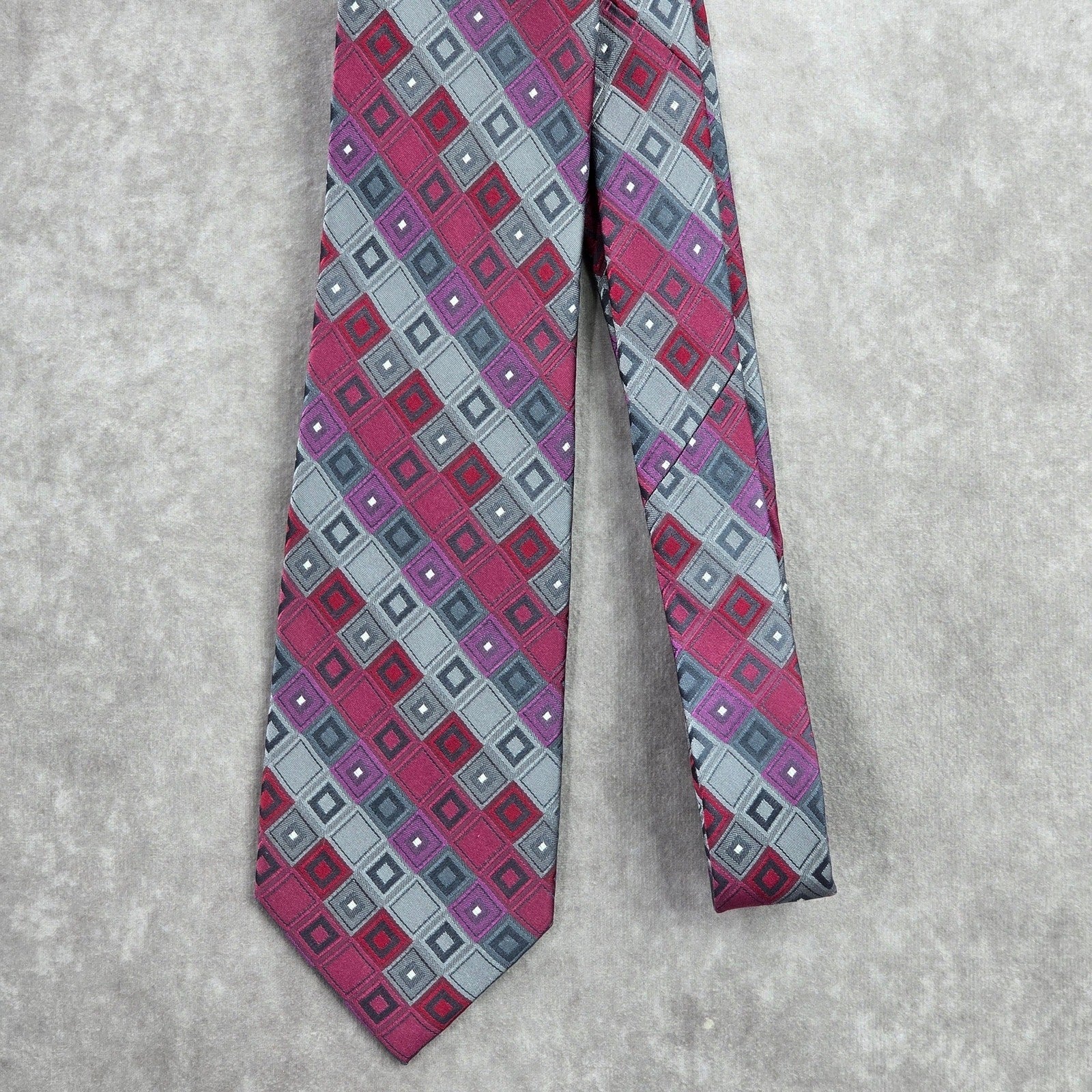 Van Heusen Gray Pink Geometric Diamond 100% Silk Executive Men's Neck Tie NWOT