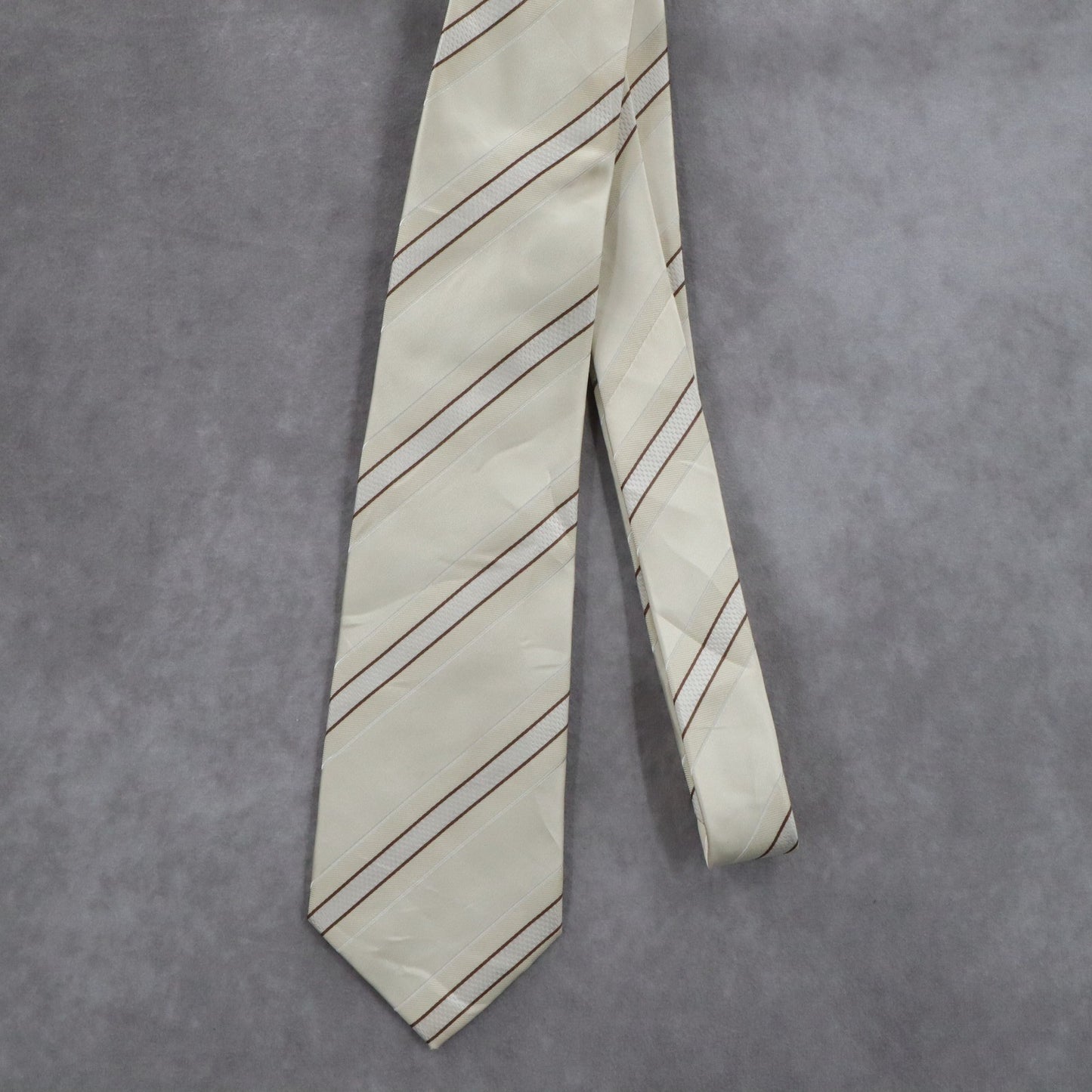 Maestro Signature White Stripe Executive Formal Business Classic Men's Neck Tie