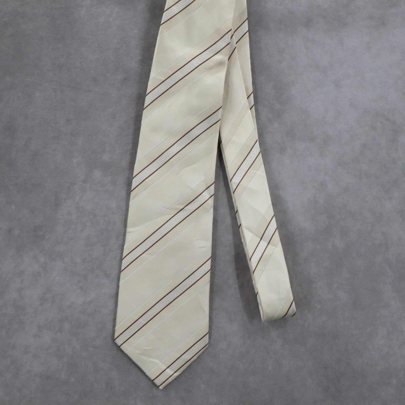 Maestro Signature White Stripe Executive Formal Business Classic Men's Neck Tie