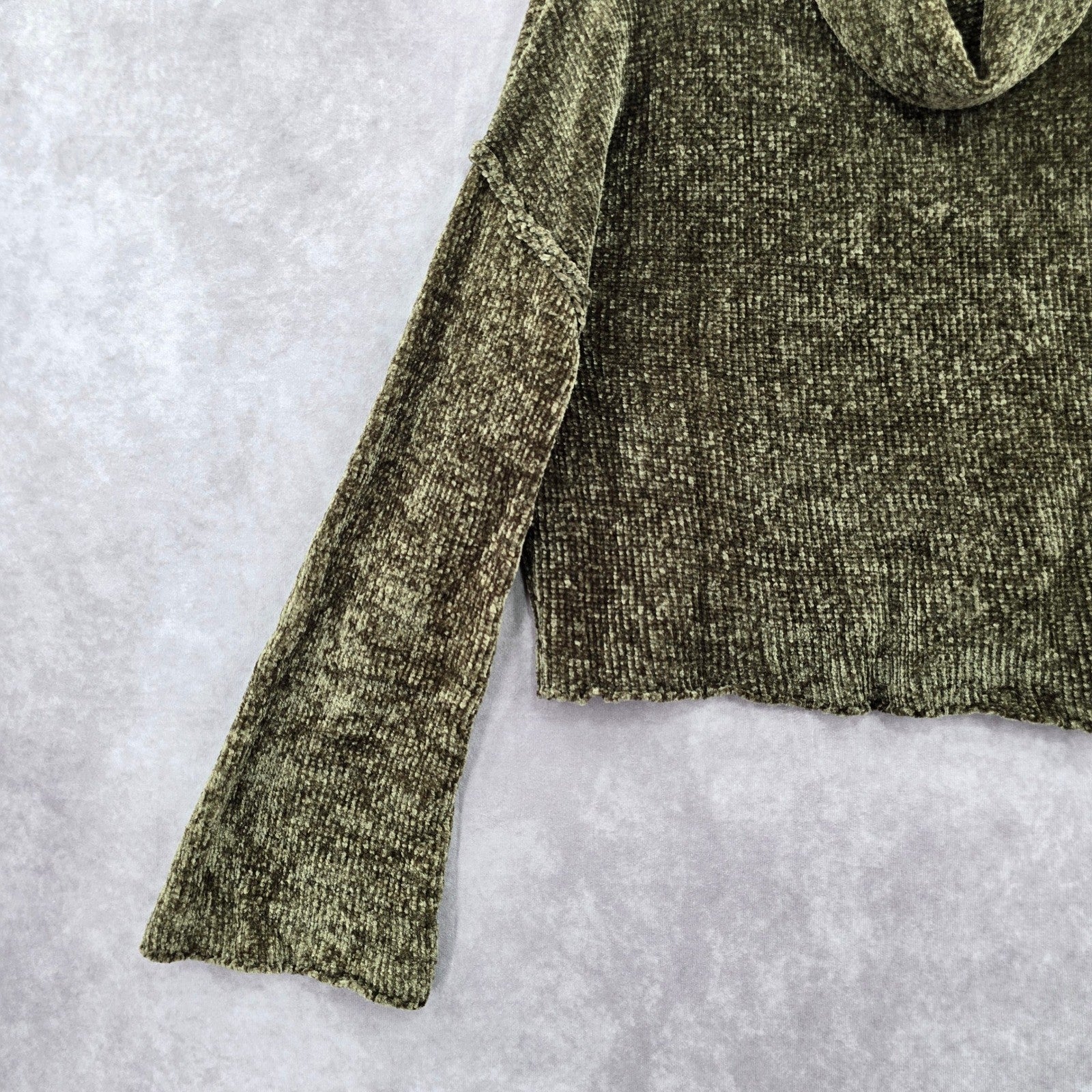 Charlotte Ruse Green Turtleneck Crop Chenille Flare Sleeve Y2K VTG Sweater Small