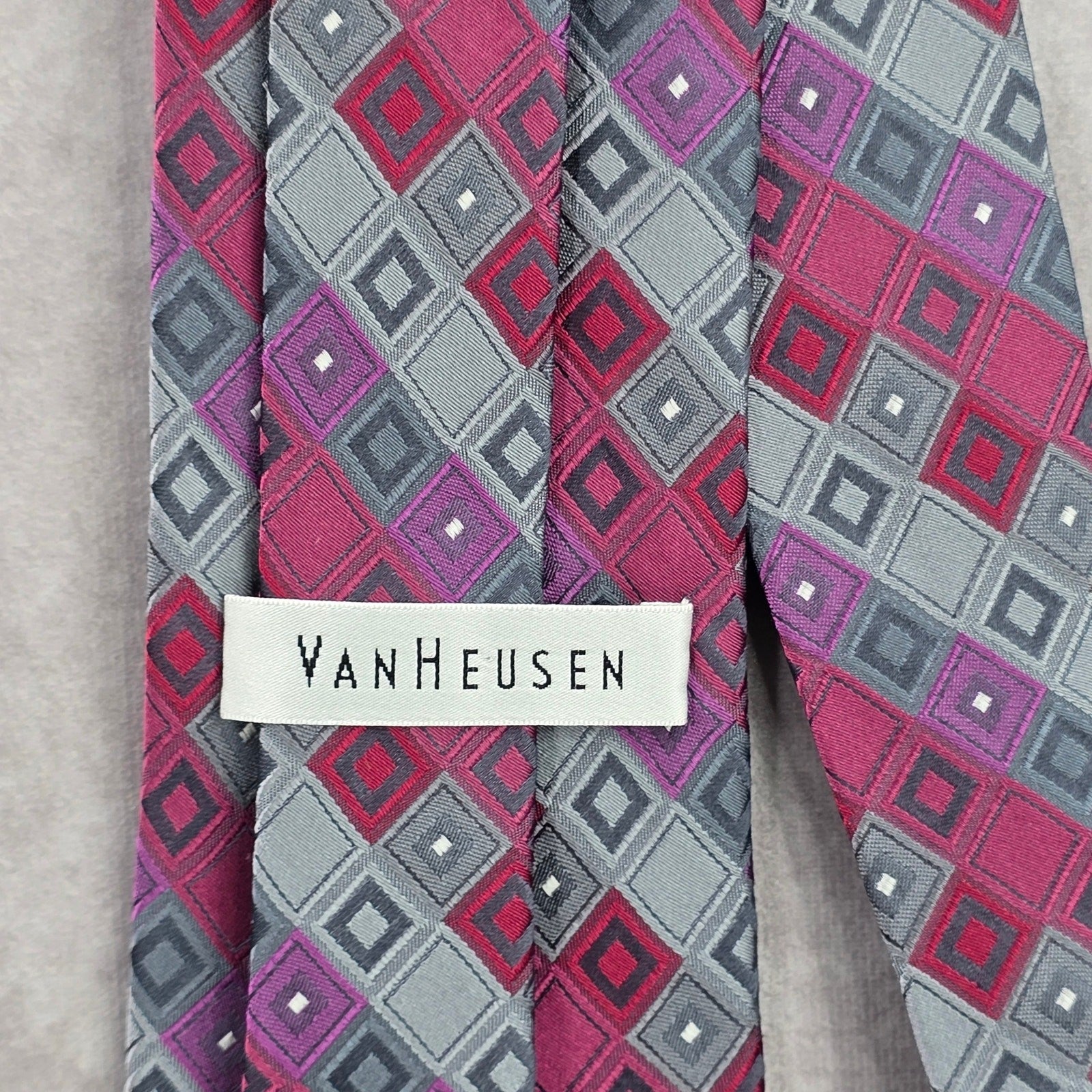 Van Heusen Gray Pink Geometric Diamond 100% Silk Executive Men's Neck Tie NWOT