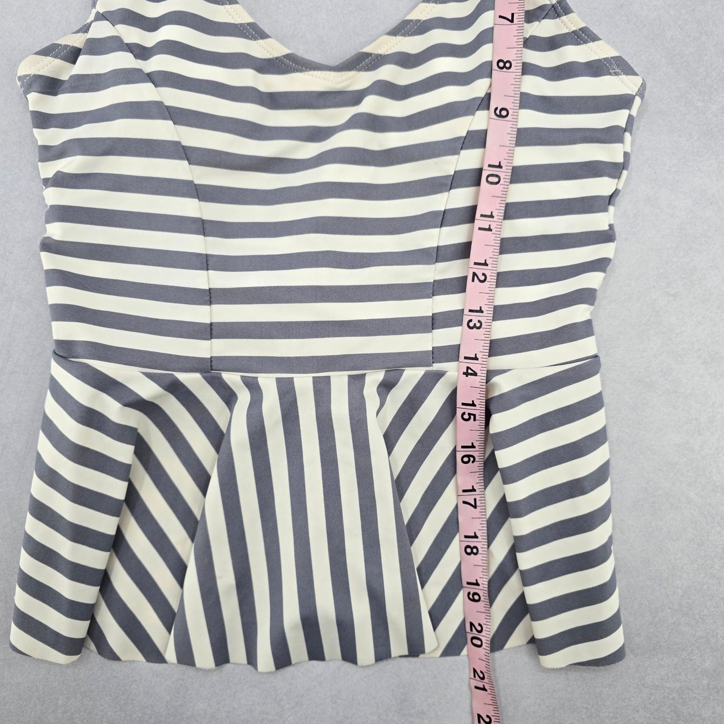 Cupshe Gray White Stripes Tankini Swimwear Crop Padded Top Beach XS Extra Small