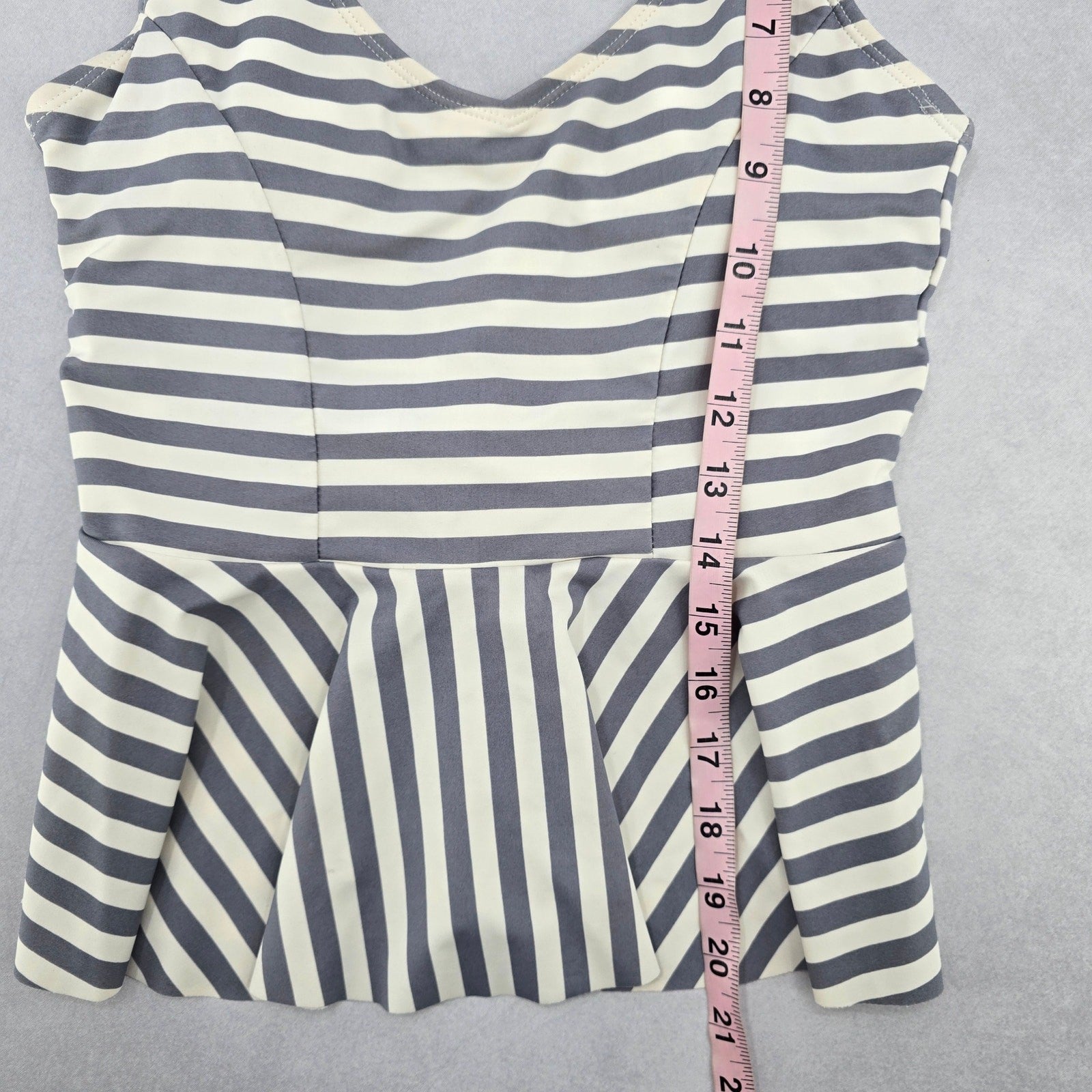 Cupshe Gray White Stripes Tankini Swimwear Crop Padded Top Beach XS Extra Small