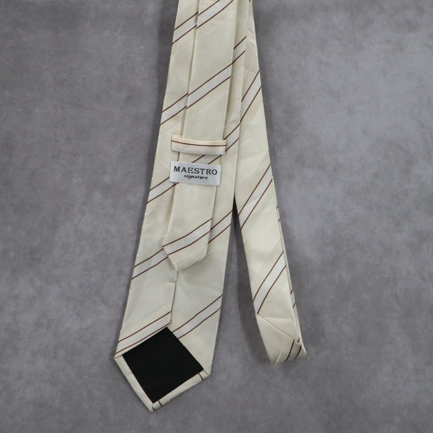 Maestro Signature White Stripe Executive Formal Business Classic Men's Neck Tie