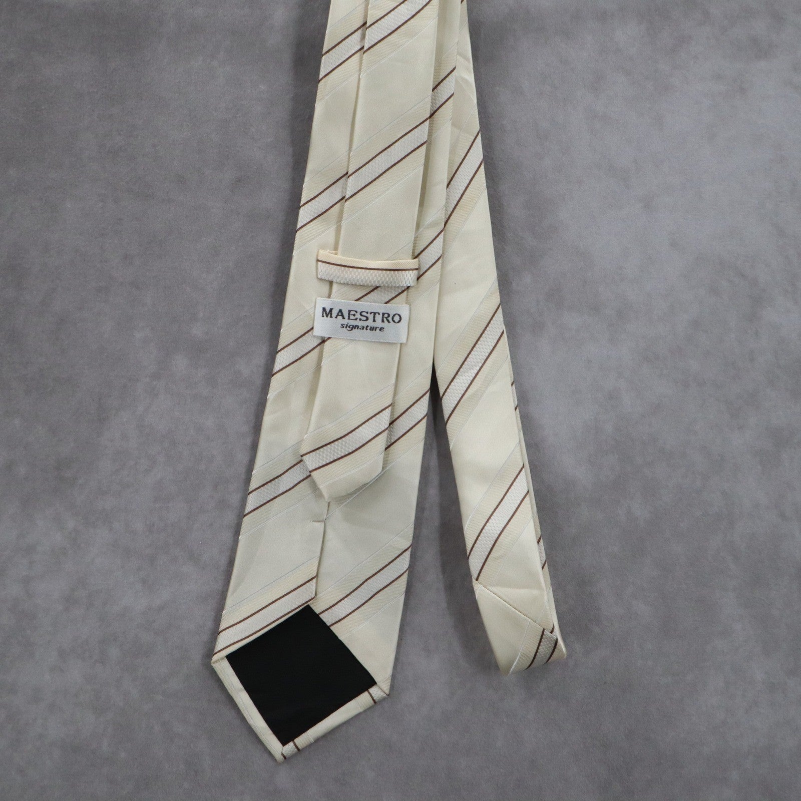 Maestro Signature White Stripe Executive Formal Business Classic Men's Neck Tie