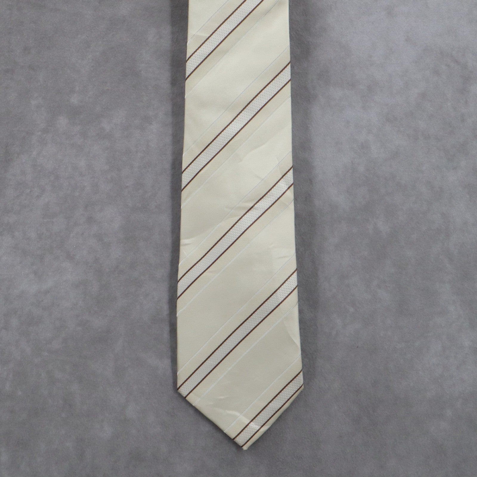 Maestro Signature White Stripe Executive Formal Business Classic Men's Neck Tie
