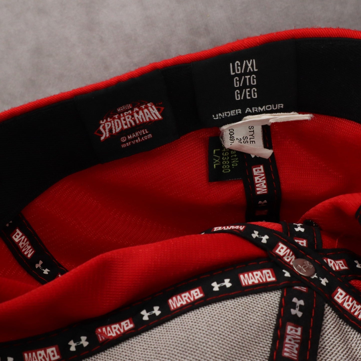 Under Armour Red Marvel Camo Flat Bill Spider Man Fitted Baseball Cap Hat LG XL