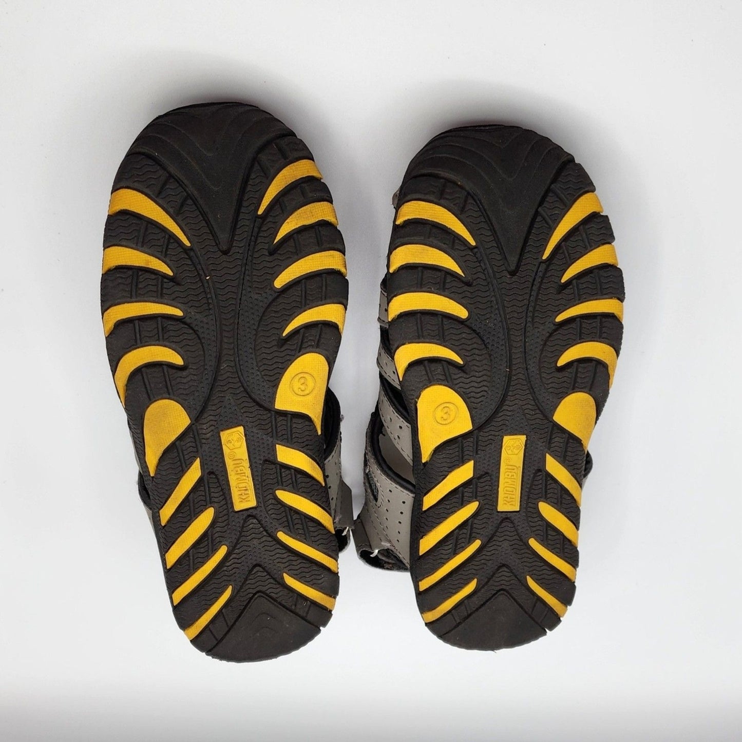 Khombu Kids Athletic Boys Grey Active Strap Sandals Size 3