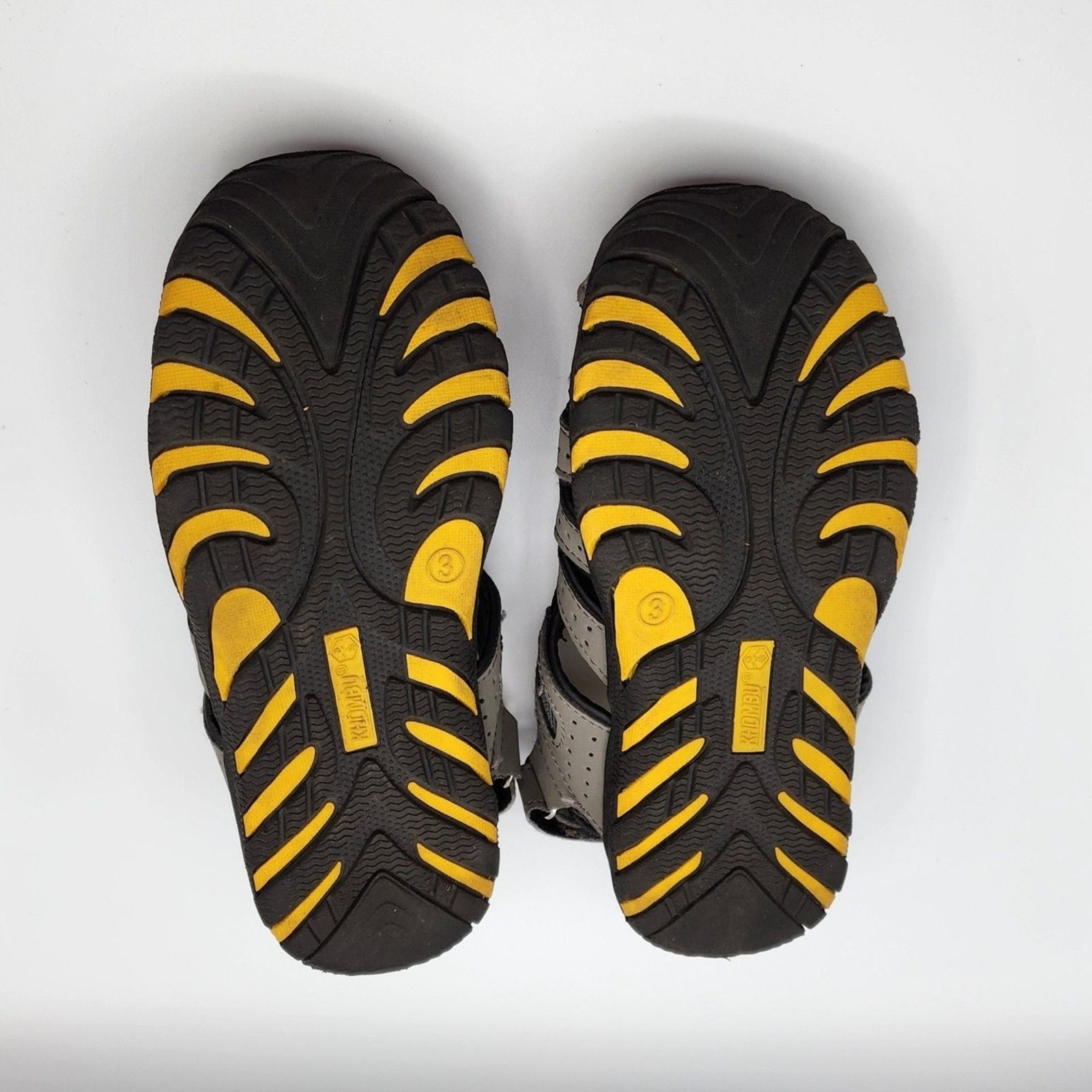 Khombu Kids Athletic Boys Grey Active Strap Sandals Size 3