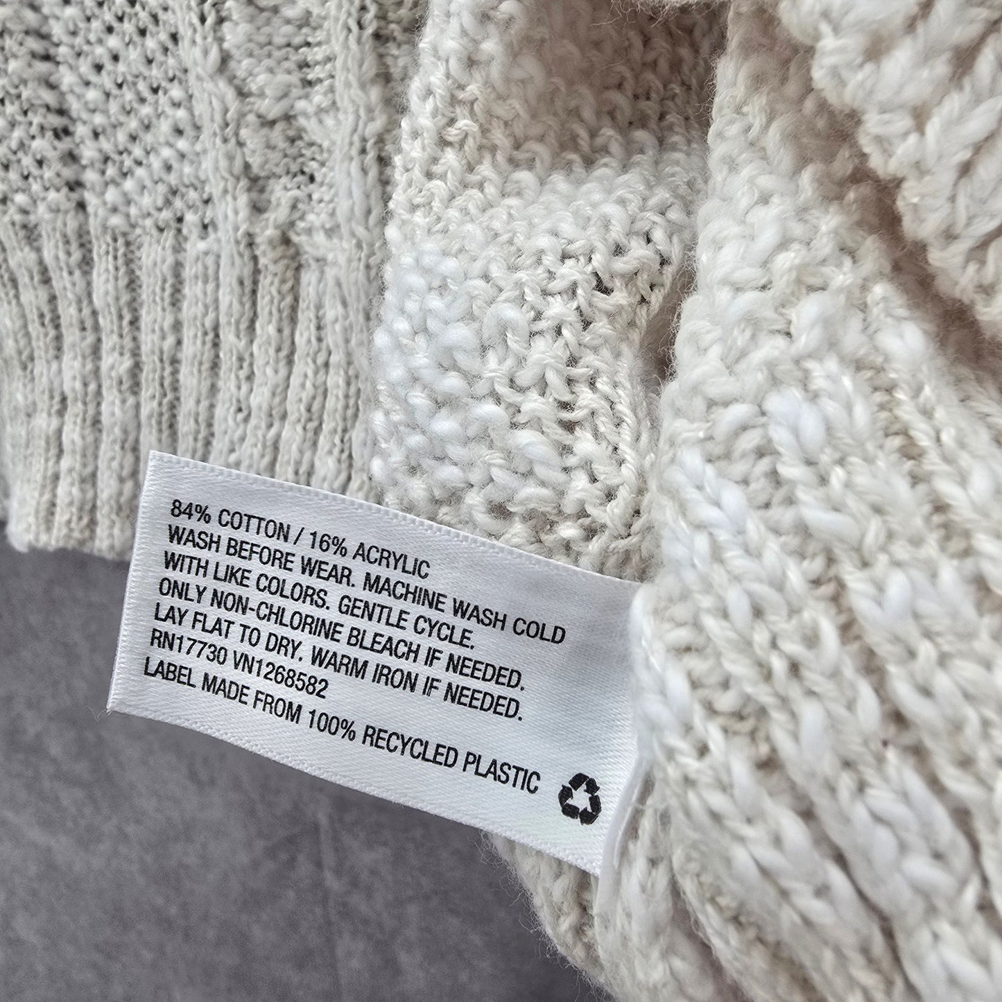Oshkosh B'Gosh Vintage Knit White Ruffle  Poncho Cape Sweater Girls Toddle 3T