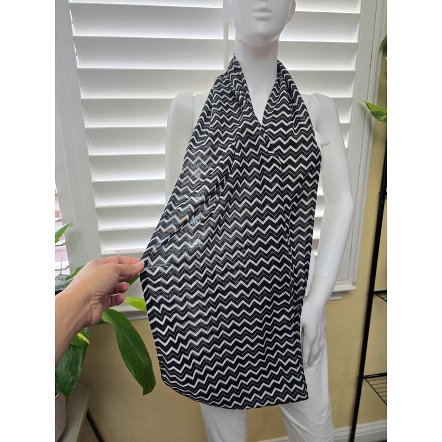 Black White Chevron Pattern Y2K 90s Infinity Scarf OSFM