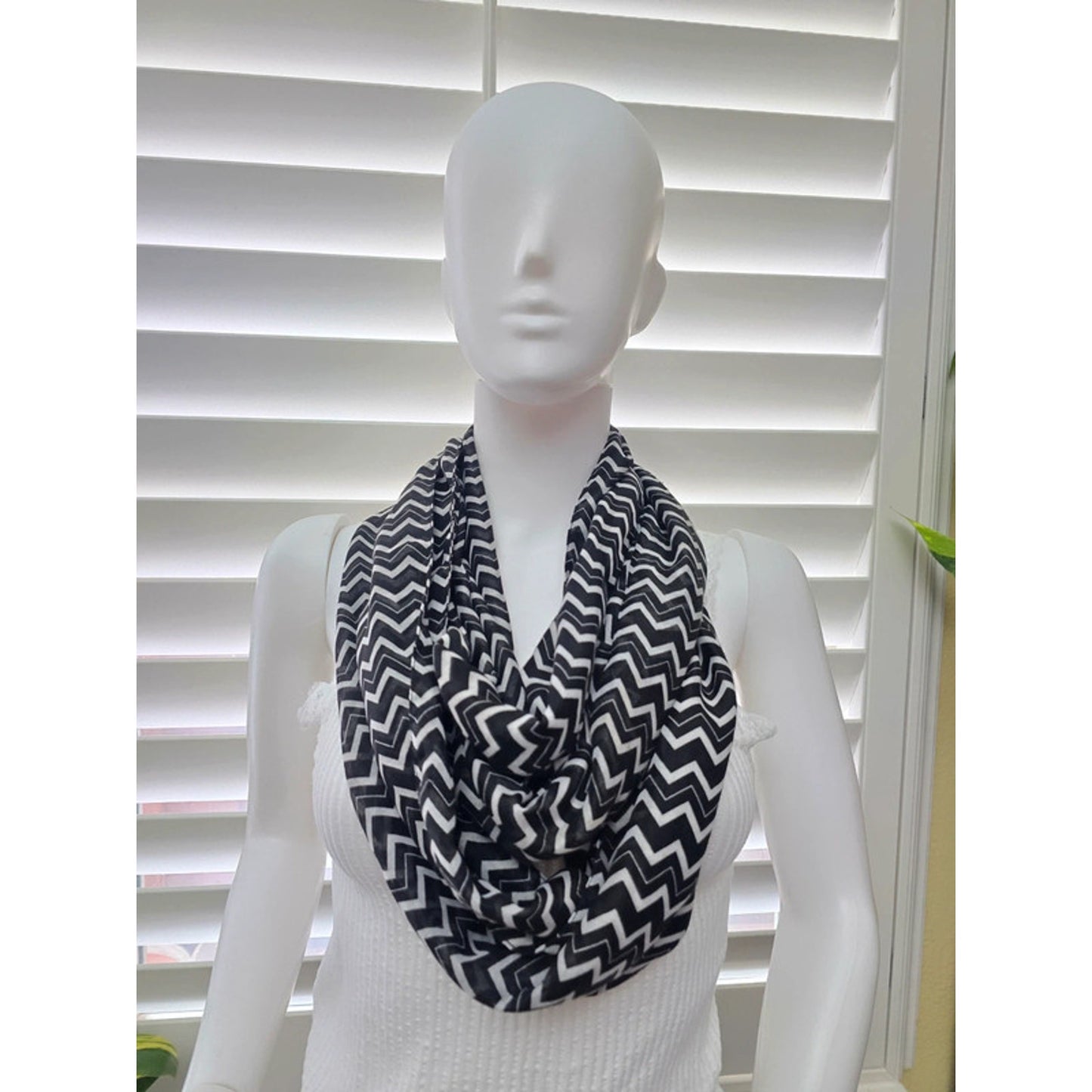 Black White Chevron Pattern Y2K 90s Infinity Scarf OSFM
