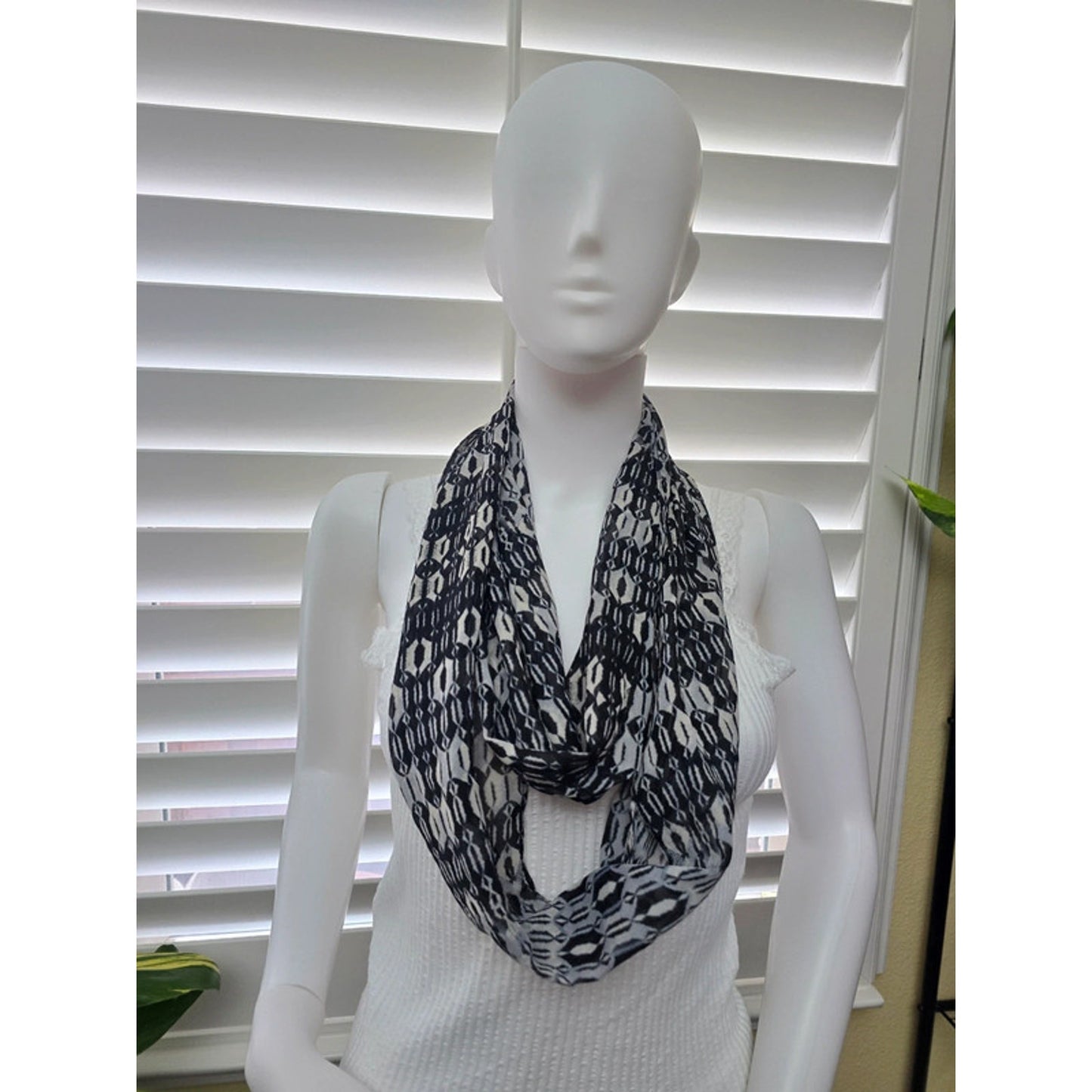 Black Geometric Pattern Y2K 90s Infinity Scarf OSFM