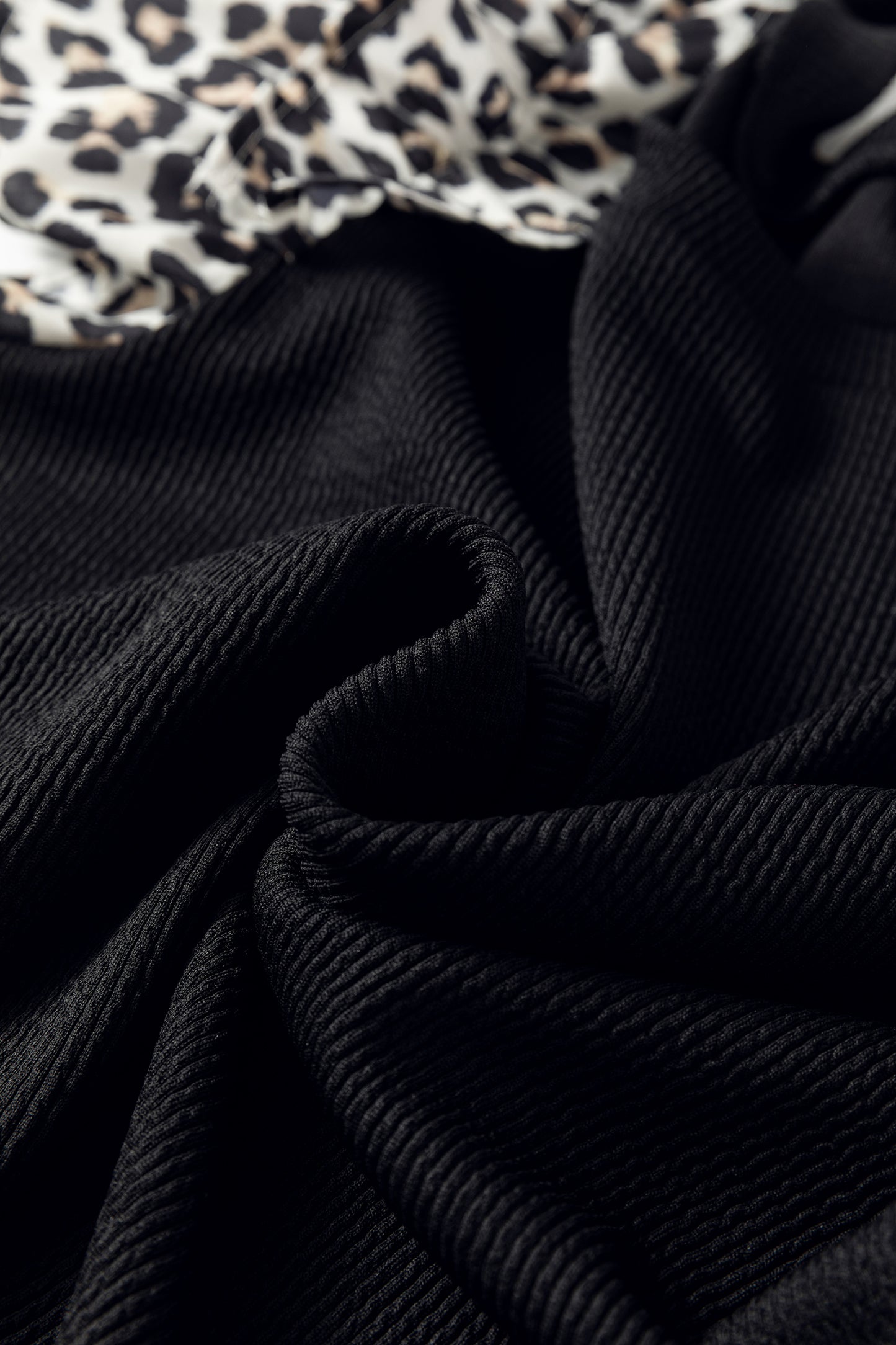 Black Contrast Leopard Ruffled Short Sleeve Ribbed Knit Top