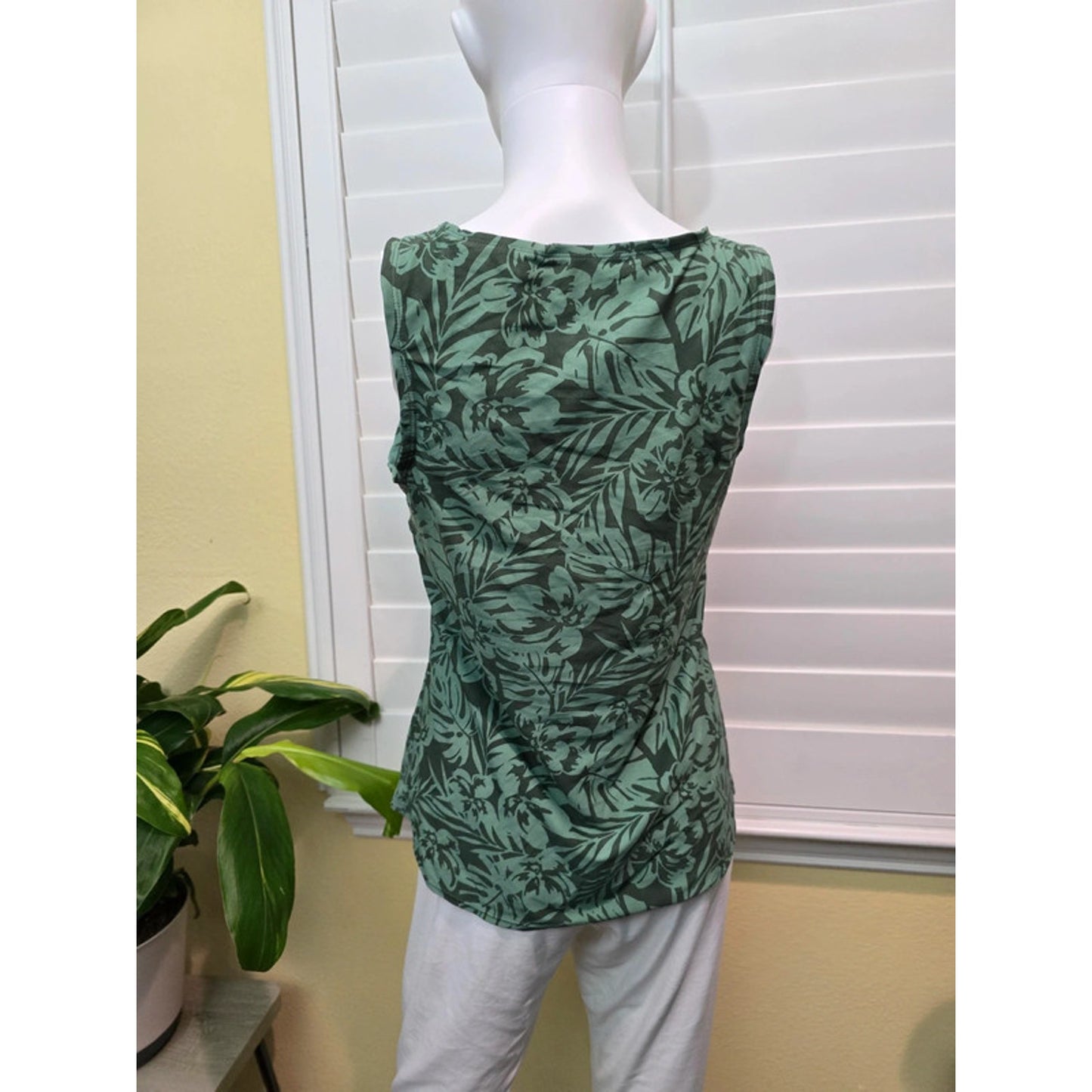 Kona Sol Green Floral Sleeveless Tank Top Medium
