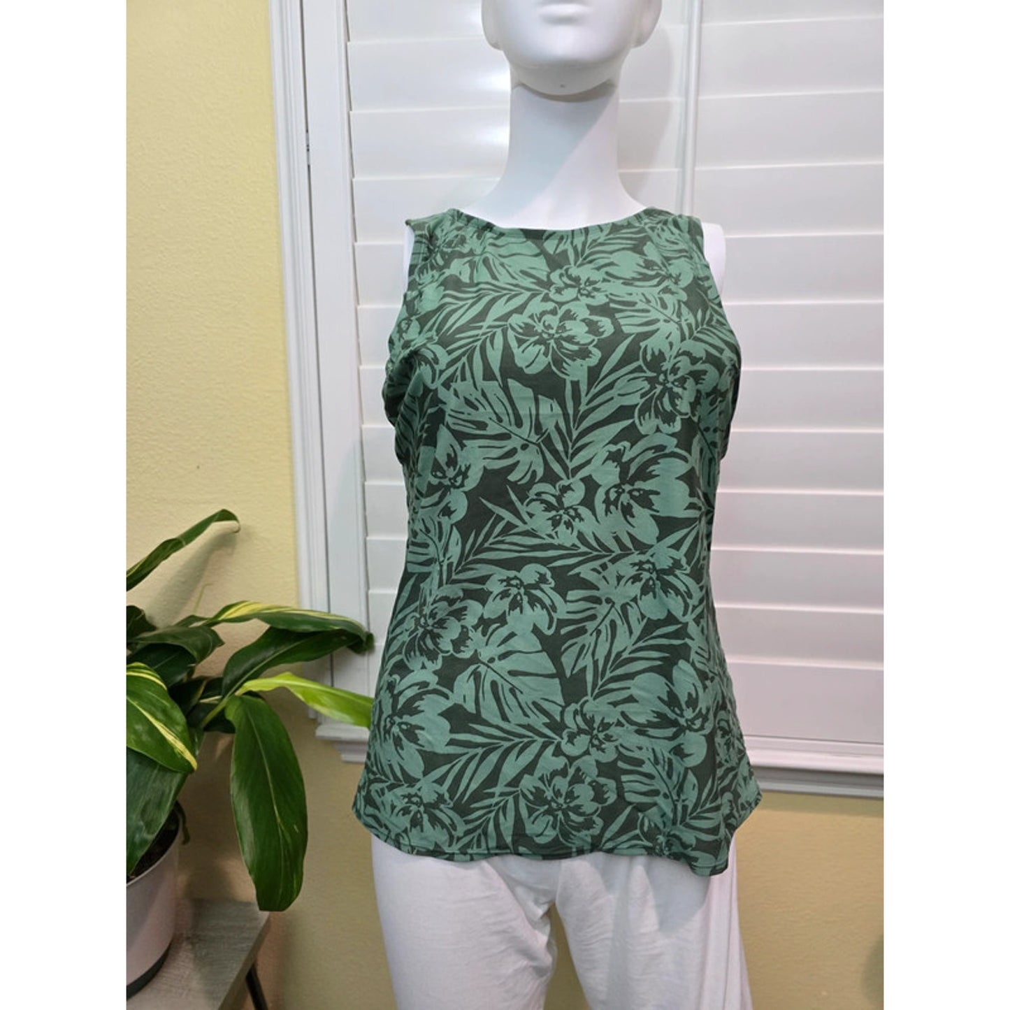 Kona Sol Green Floral Sleeveless Tank Top Medium
